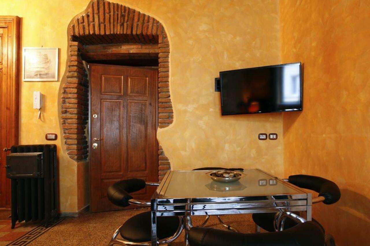 Casa Vacanza Colosseo โรม ภายนอก รูปภาพ