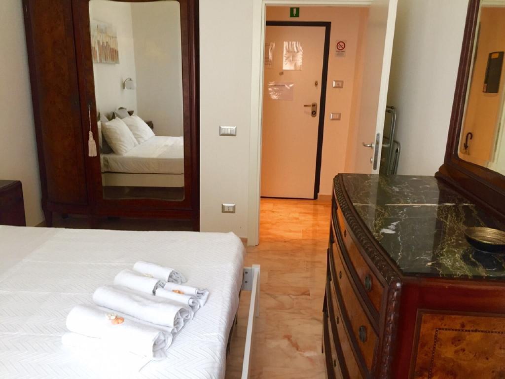 Casa Vacanza Colosseo โรม ห้อง รูปภาพ